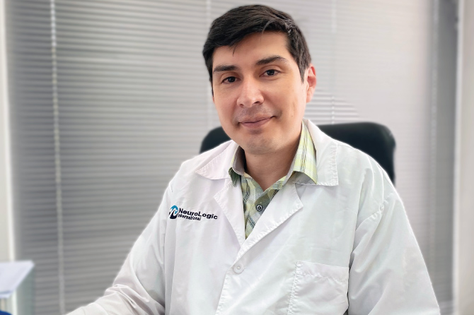 Dr. Xavier Calderón